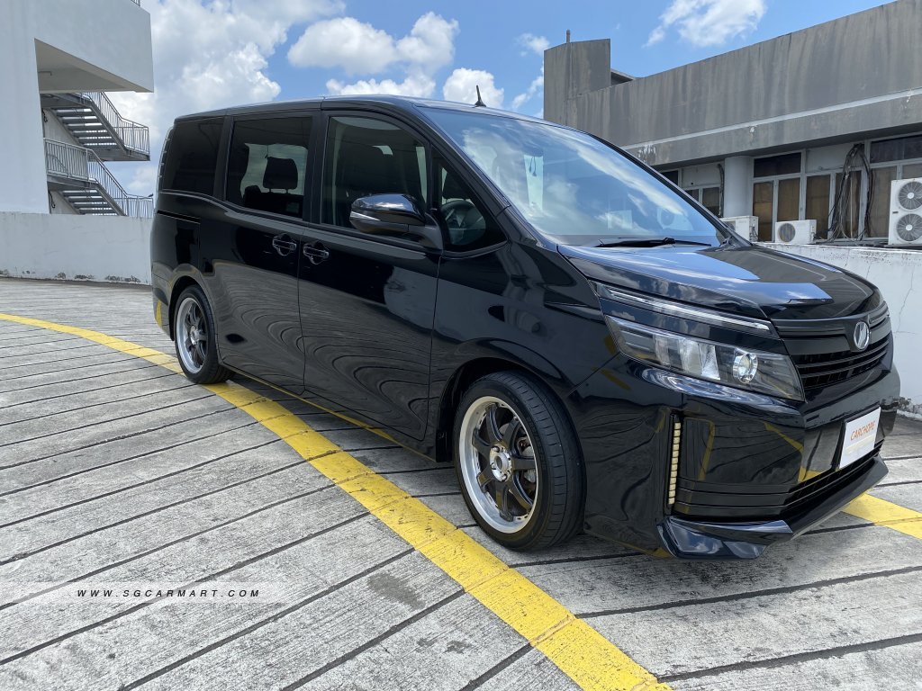 Toyota Voxy 2.0A X