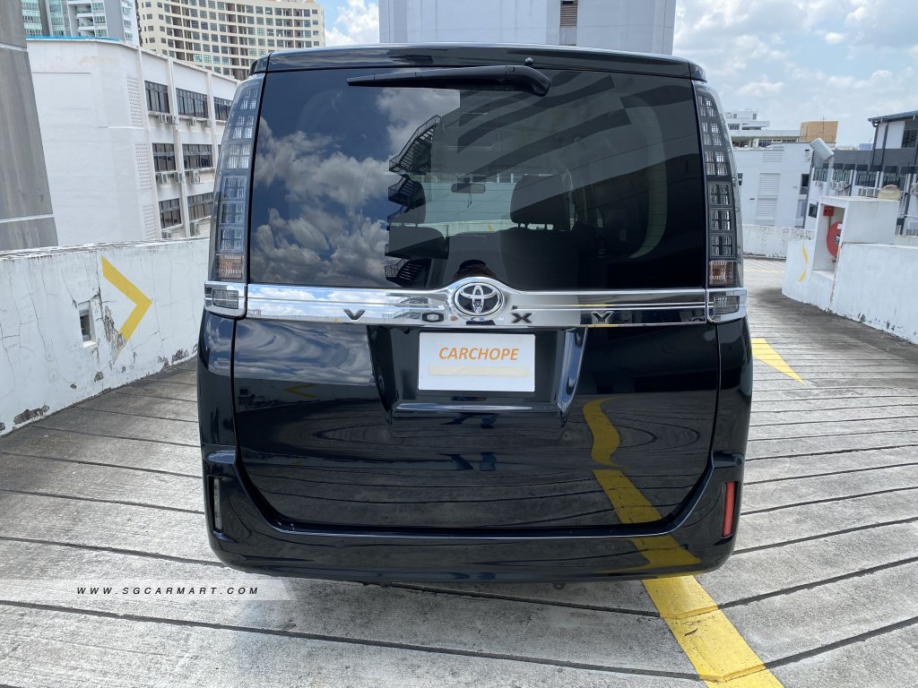 Toyota Voxy 2.0A X