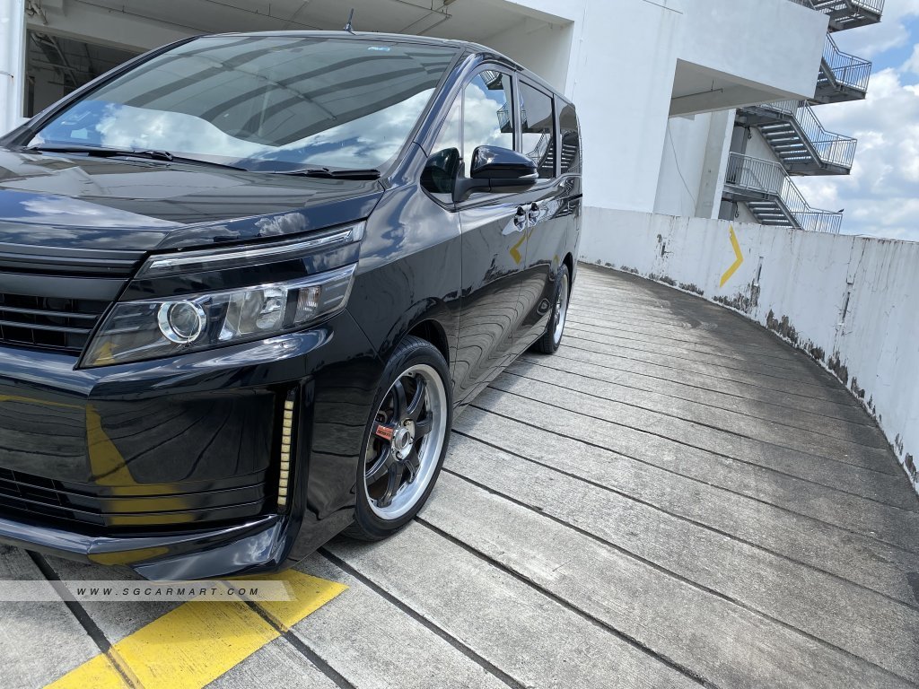 Toyota Voxy 2.0A X