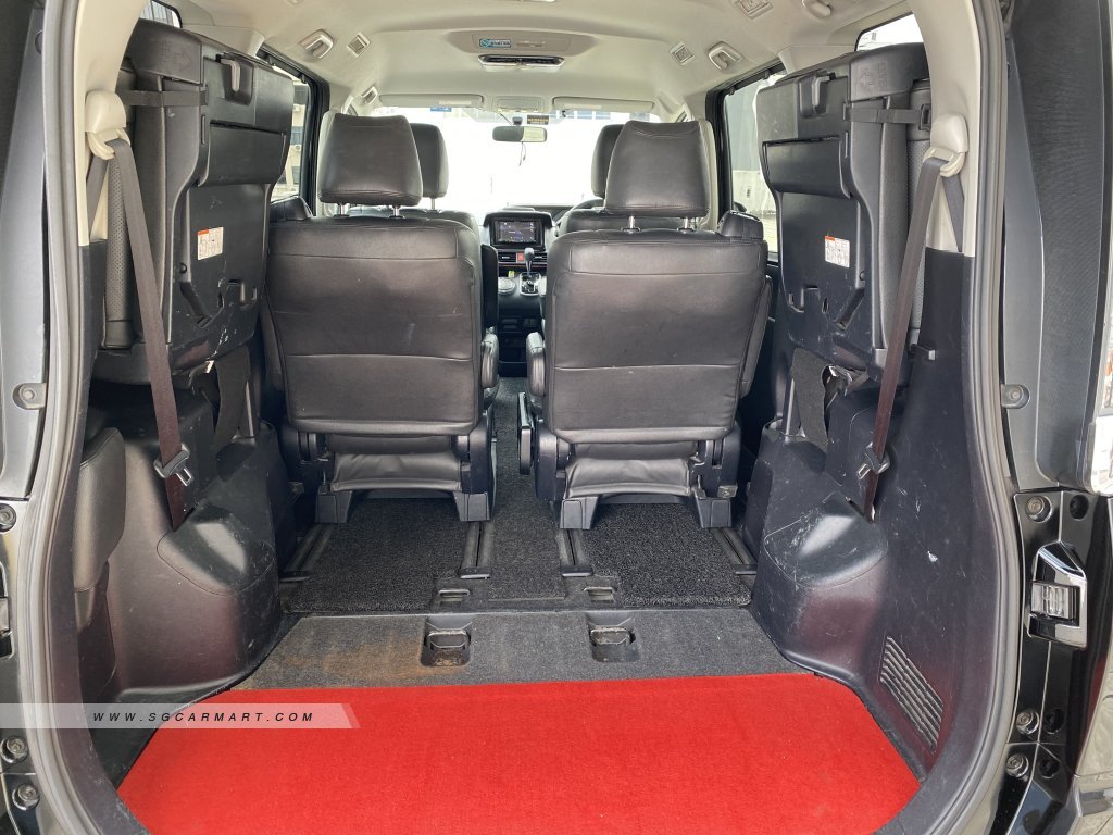 Toyota Voxy 2.0A X