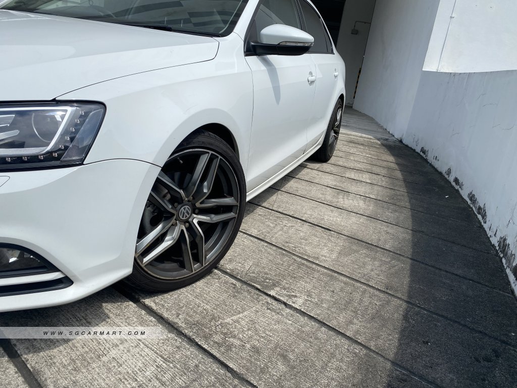 Volkswagen Jetta 1.4A TSI Highline Sunroof