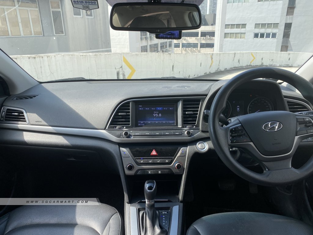Hyundai Elantra 1.6A GLS