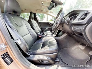 Volvo V40 T2