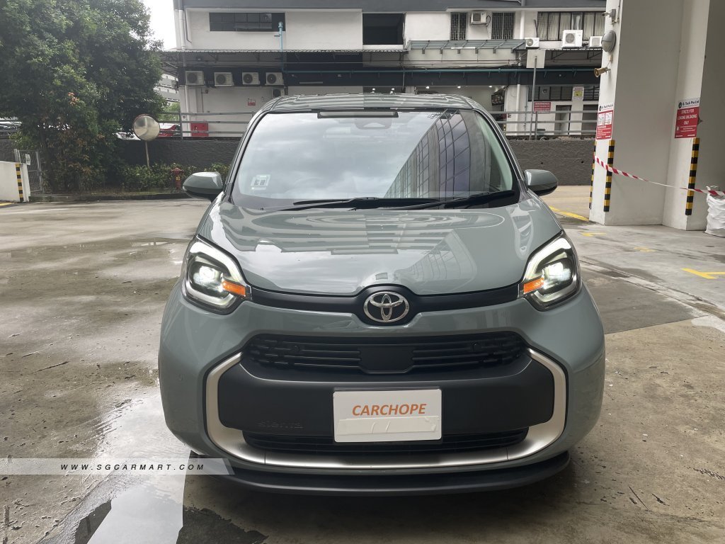 Toyota Sienta Hybrid 1.5A Elegance