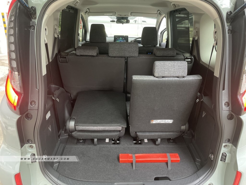 Toyota Sienta Hybrid 1.5A Elegance