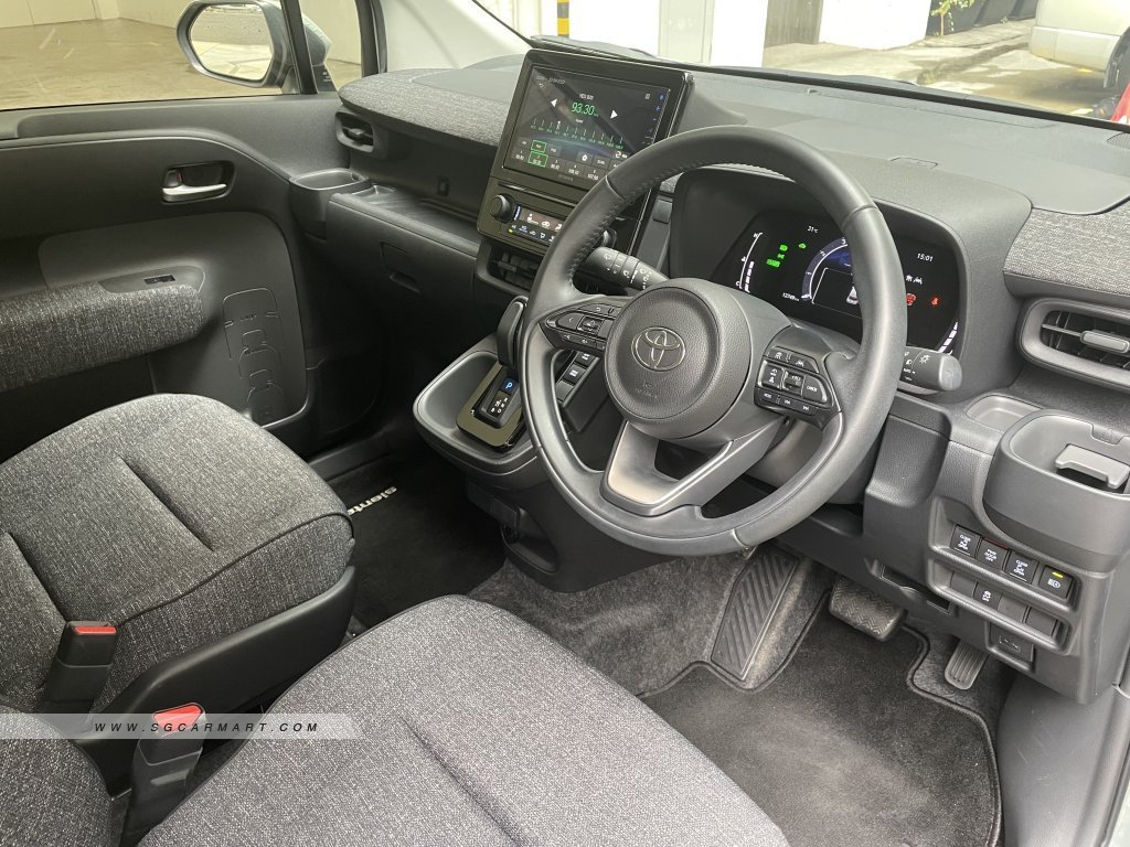 Toyota Sienta Hybrid 1.5A Elegance