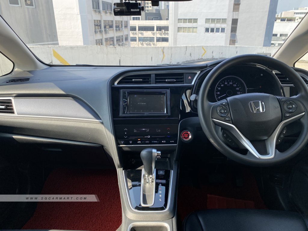Honda Shuttle 1.5A G Honda Sensing