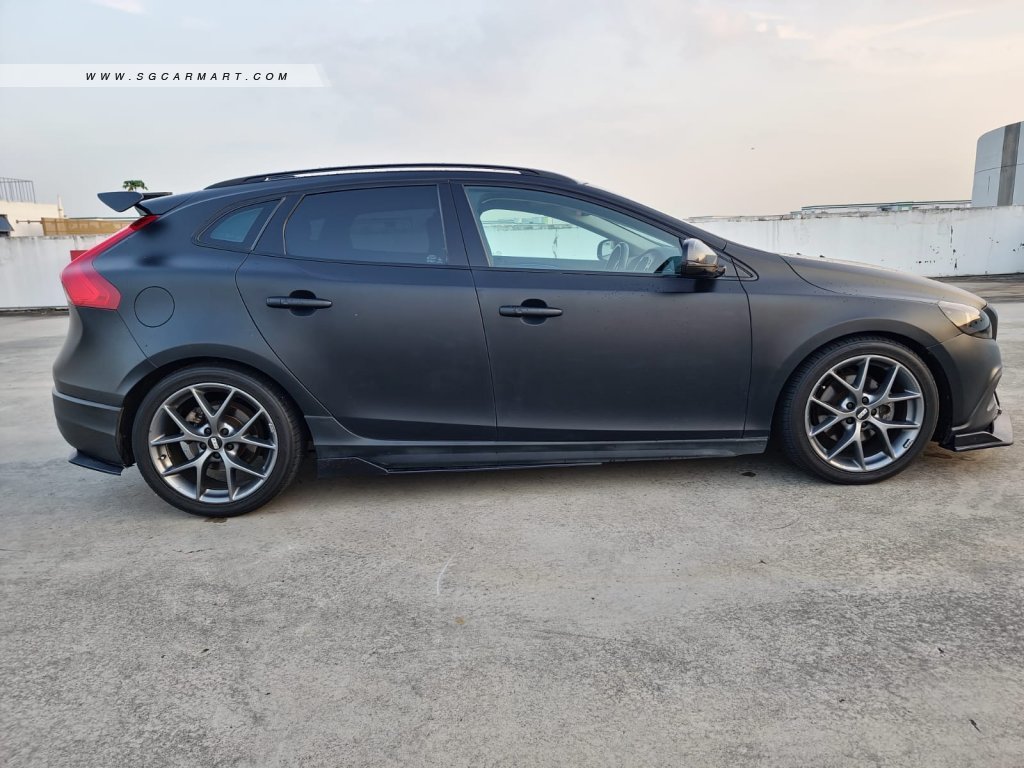 VOLVO V40 Cross Country 2.0 D2 Momentum usato - Moreno