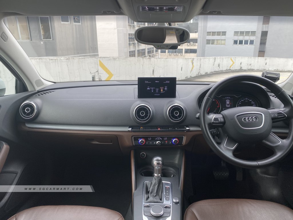Audi A3 Sedan 1.4A TFSI Ambiente