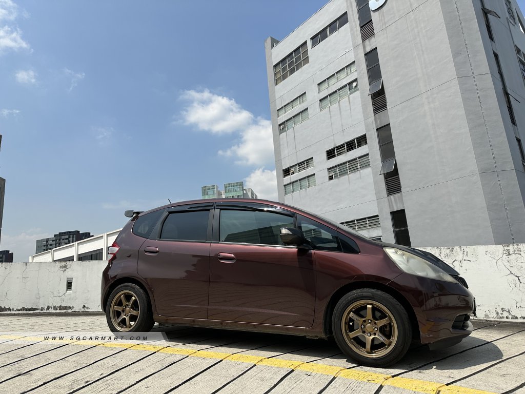 Honda Fit 1.3A G Skyroof (COE till 05/2028)