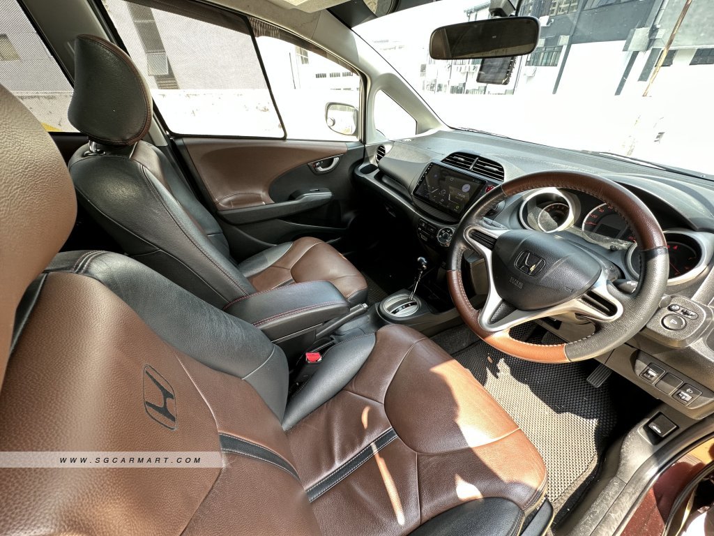 Honda Fit 1.3A G Skyroof (COE till 05/2028)