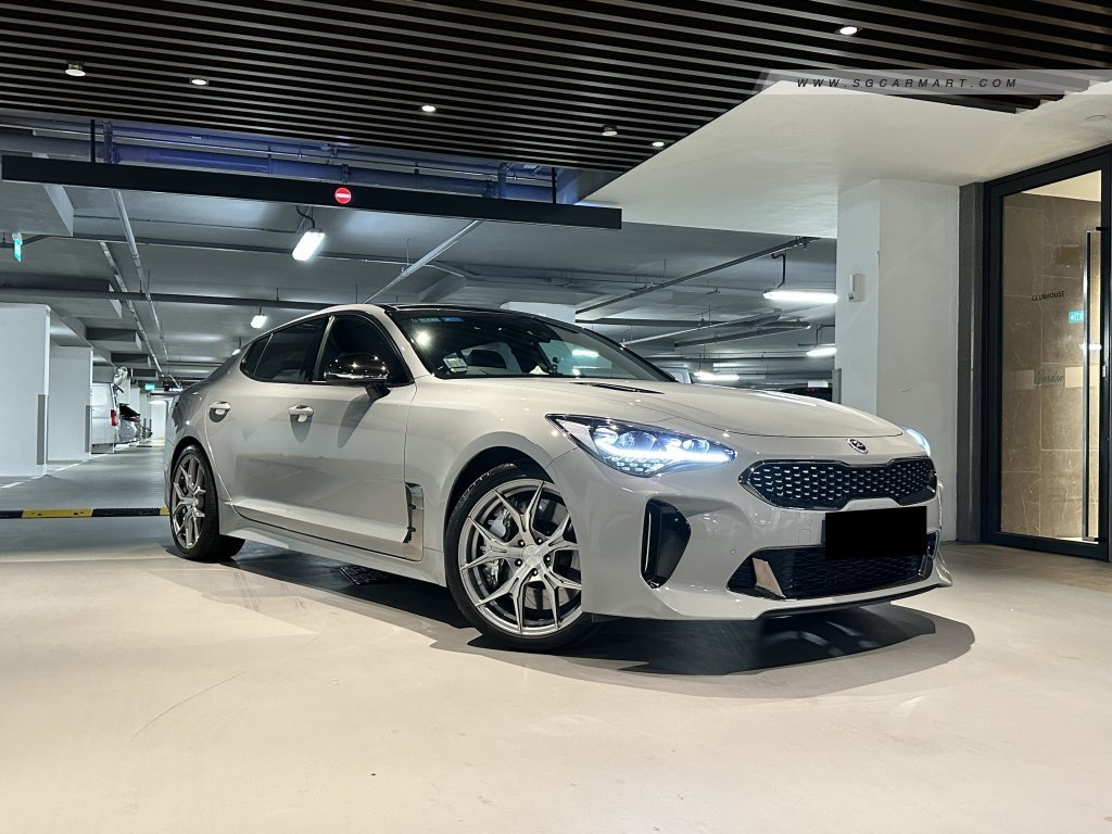 Elegant Kia Stinger Panoramic Sunroof Photos