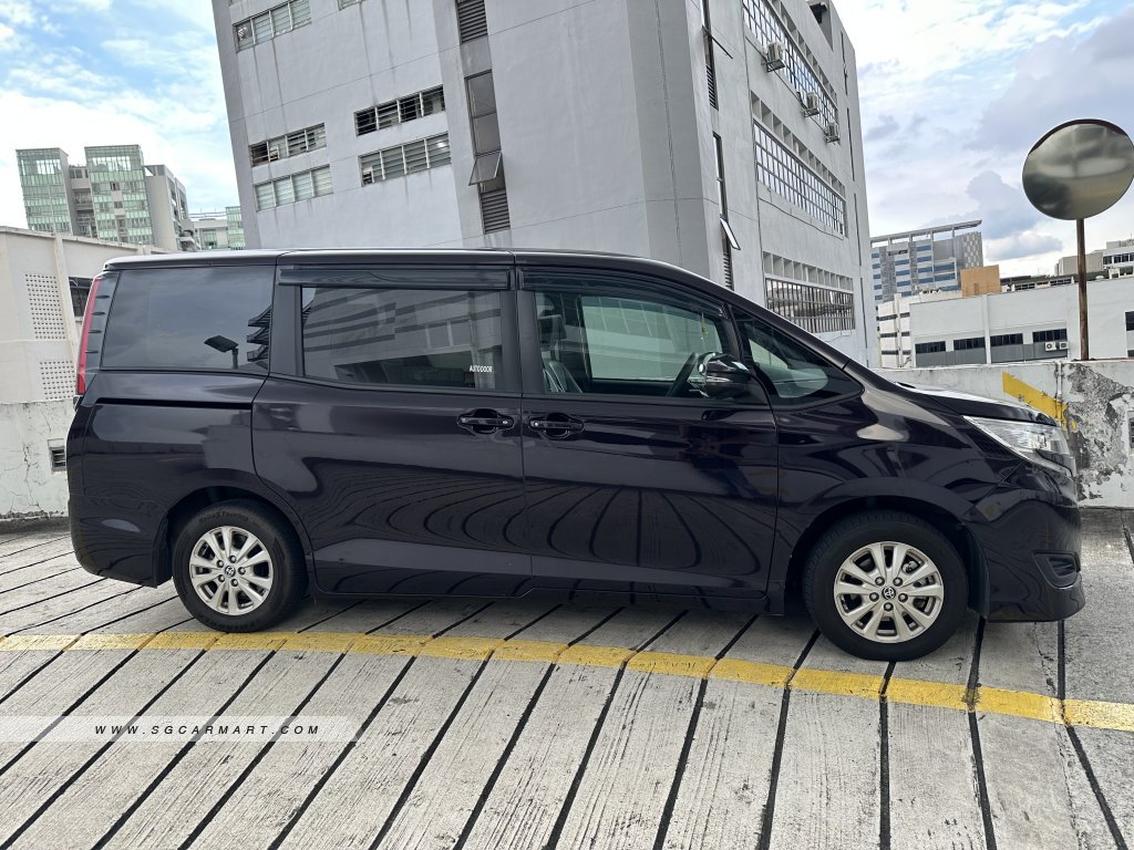 Toyota Noah Hybrid 1.8A X