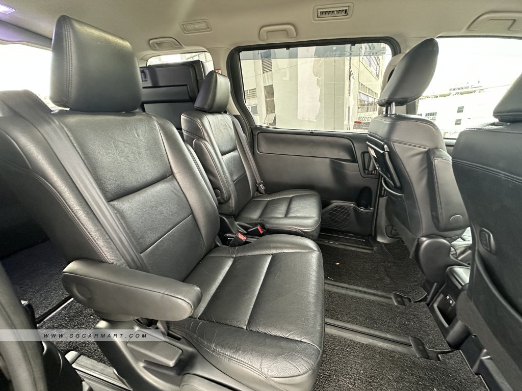 Toyota Noah Hybrid 1.8A X