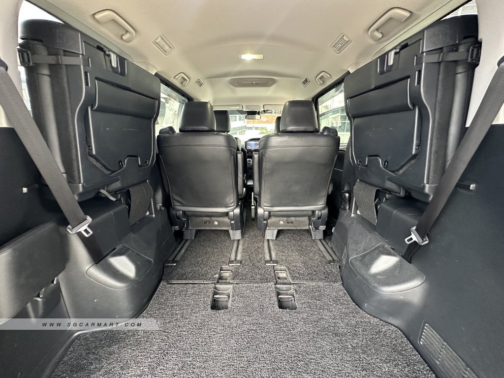 Toyota Noah Hybrid 1.8A X