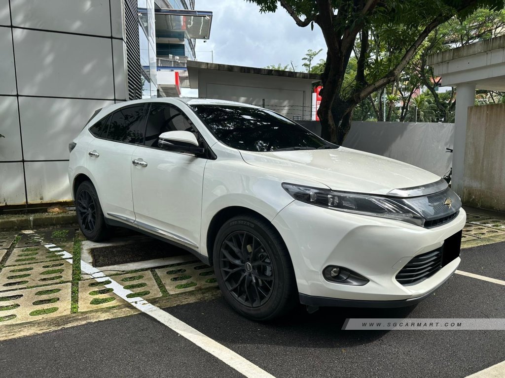 Toyota Harrier 2.0A Elegance Panoramic Roof