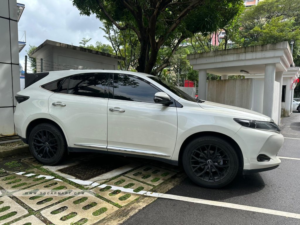 Toyota Harrier 2.0A Elegance Panoramic Roof
