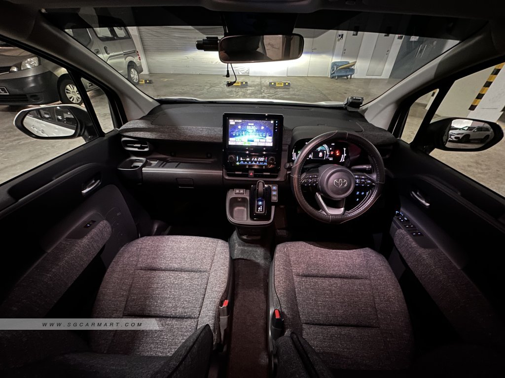 Toyota Sienta Hybrid 1.5A Elegance