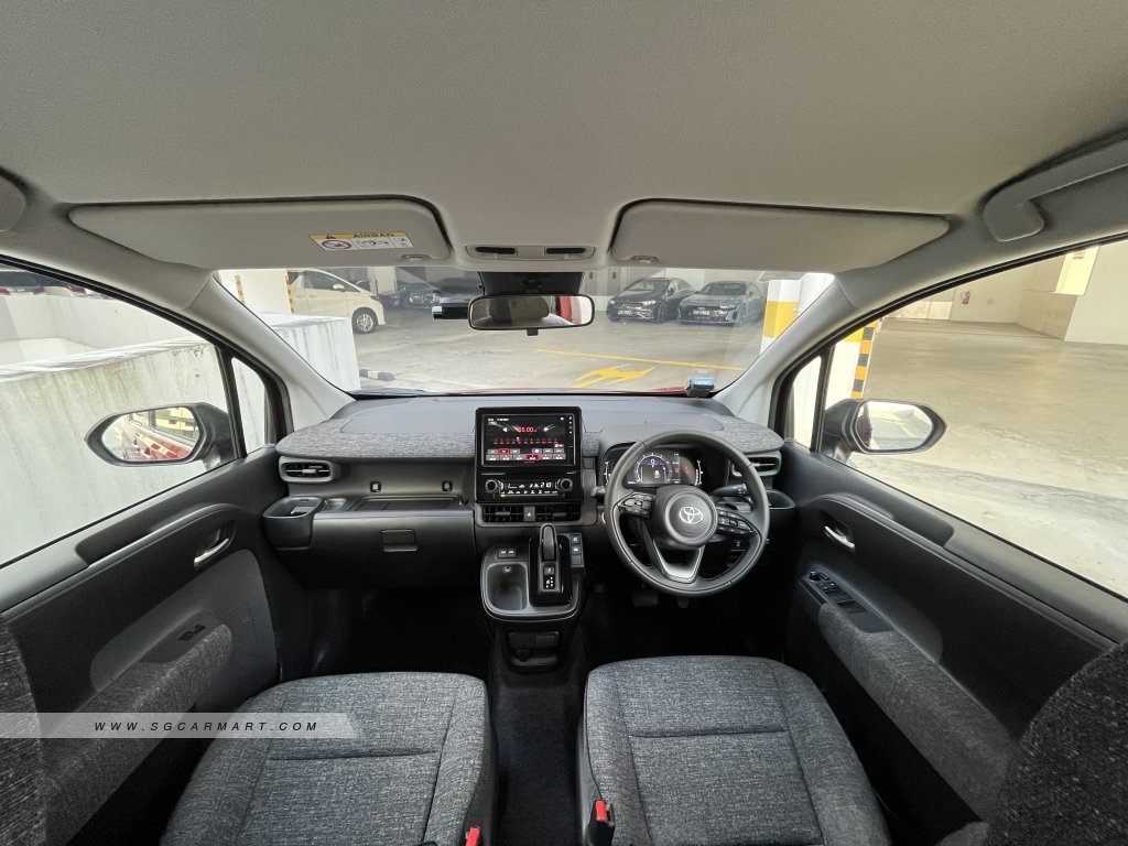 Toyota Sienta Hybrid 1.5A Elegance