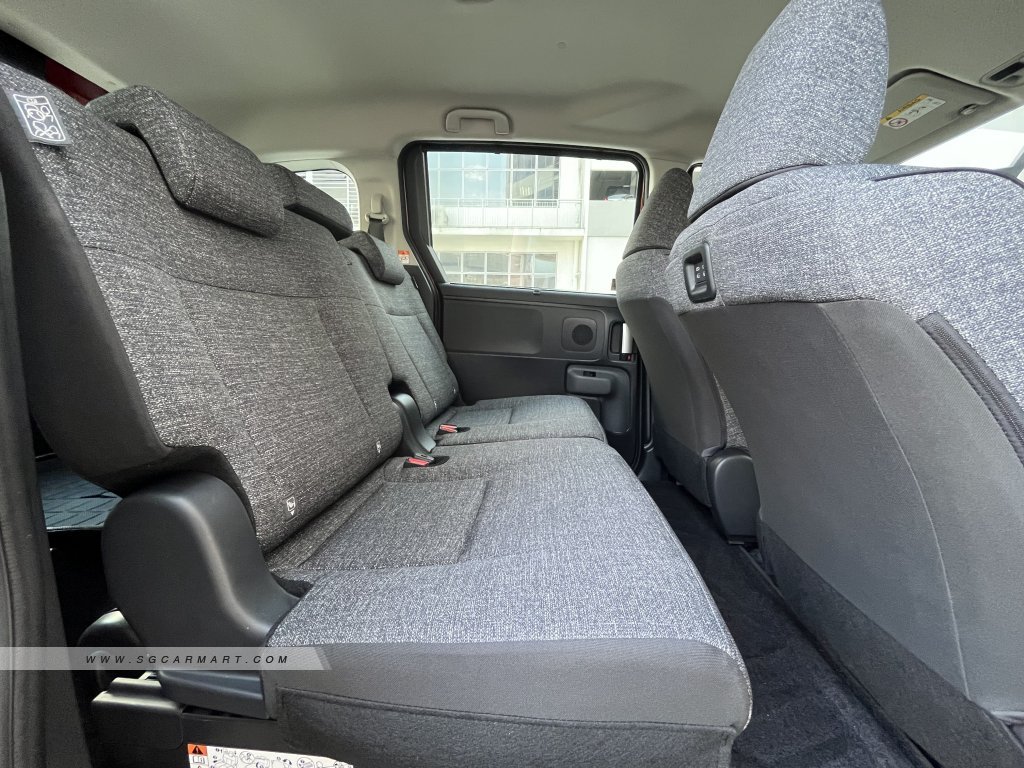 Toyota Sienta Hybrid 1.5A Elegance
