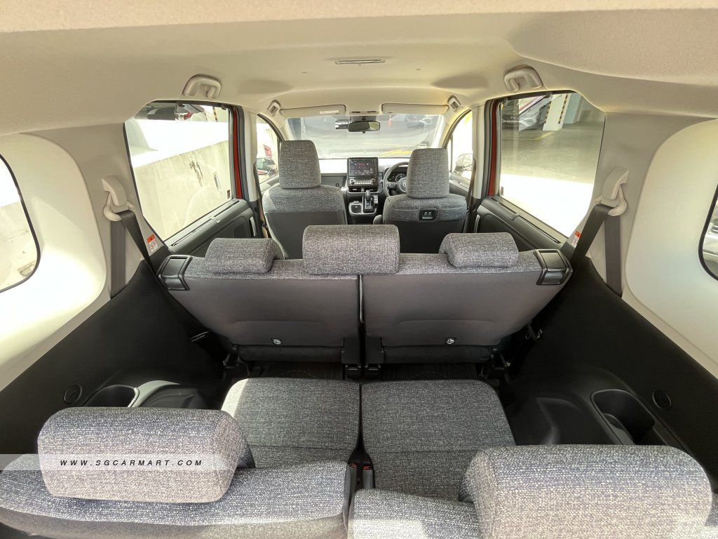 Toyota Sienta Hybrid 1.5A Elegance