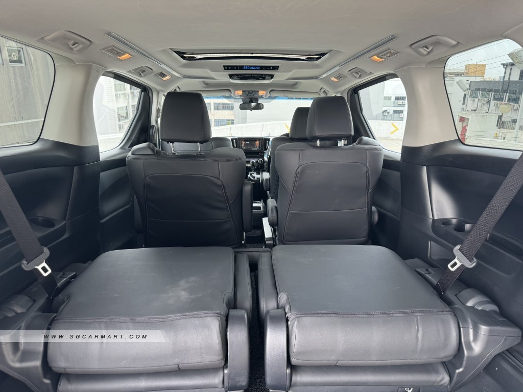 Toyota Alphard 2.5A S Moonroof