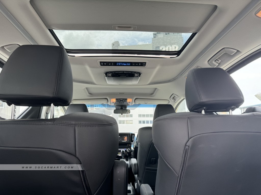 Toyota Alphard 2.5A S Moonroof