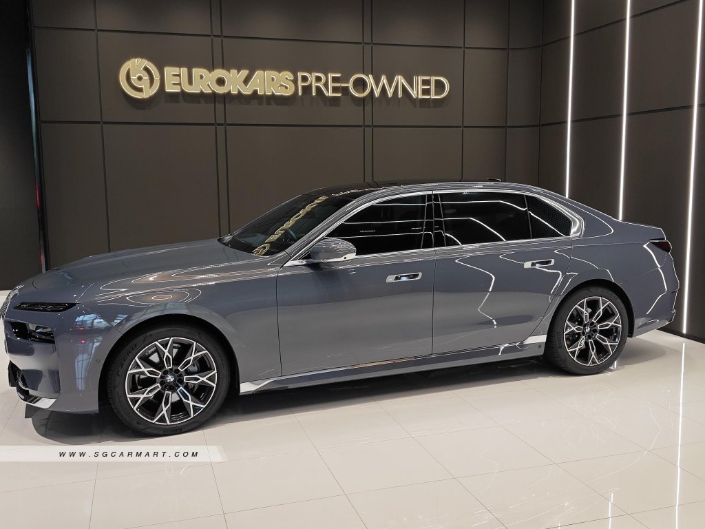 2023 BMW Mild Hybrid 735i sDrive Pure Excellence