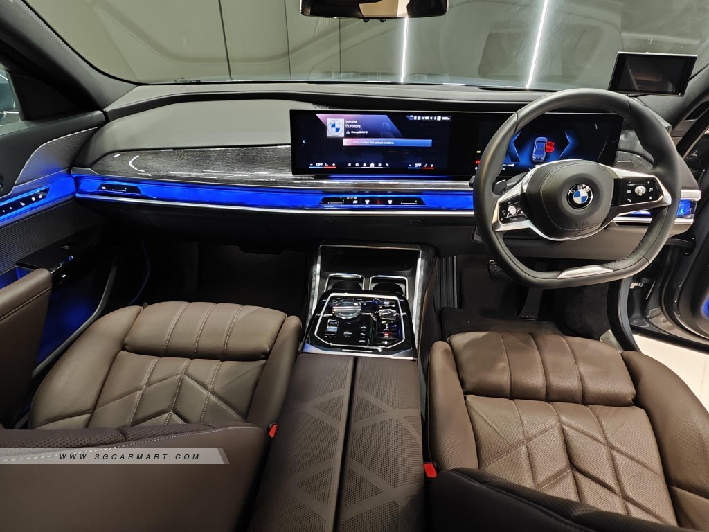 BMW 7 Series Mild Hybrid 735i sDrive Pure Excellence