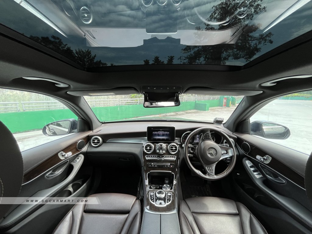 Mercedes-Benz GLC-Class GLC250 AMG Line 4MATIC Sunroof