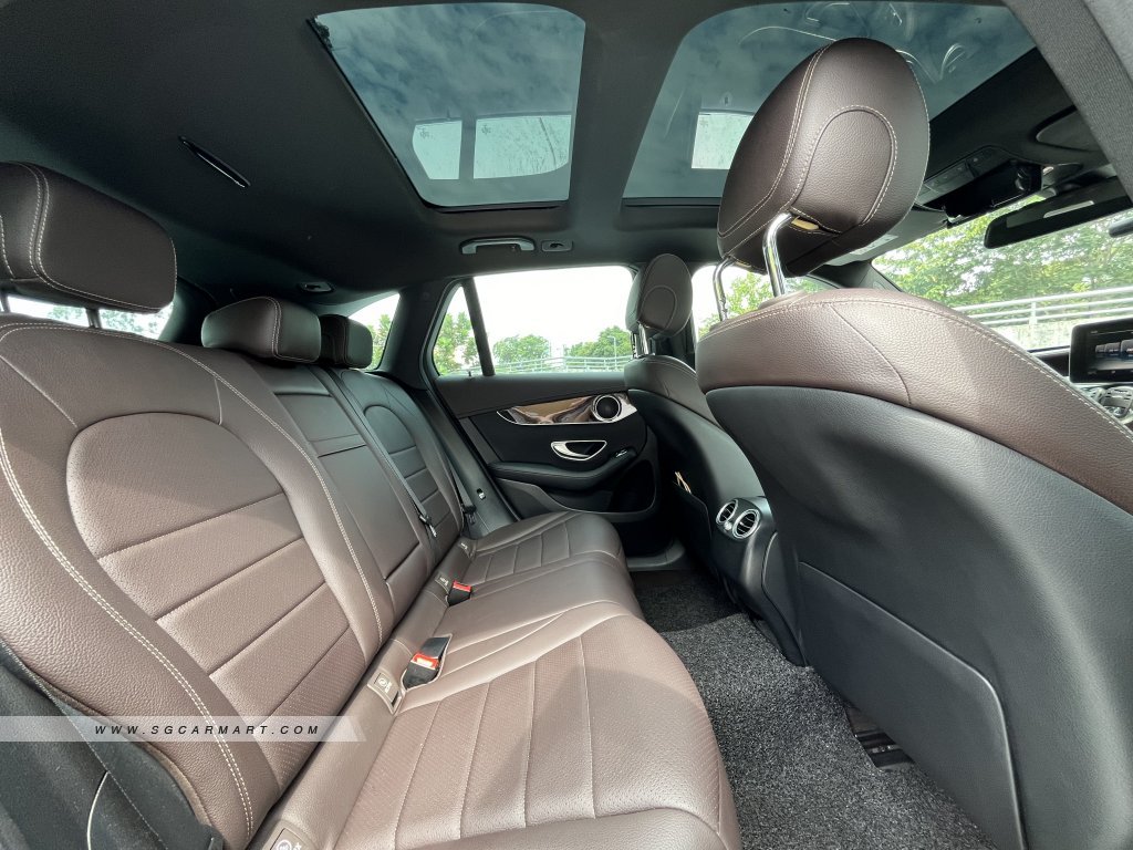 Mercedes-Benz GLC-Class GLC250 AMG Line 4MATIC Sunroof