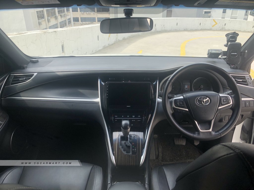 Toyota Harrier 2.0A Elegance