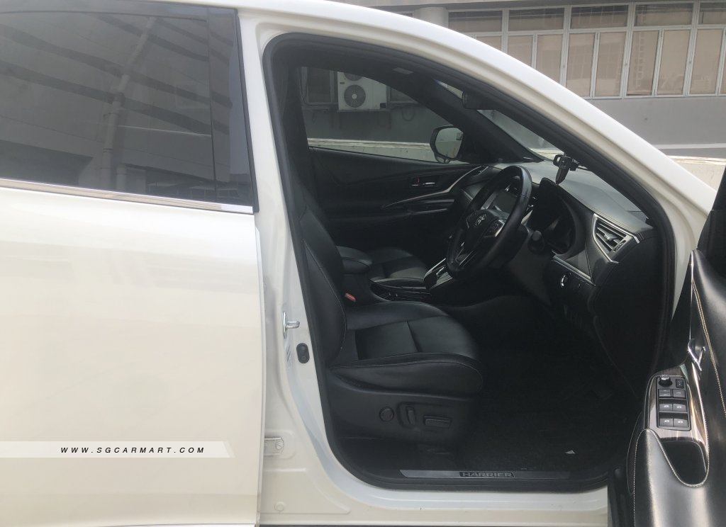 Toyota Harrier 2.0A Elegance
