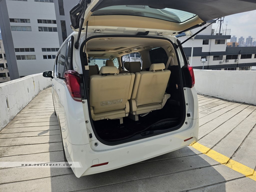 Toyota Alphard 2.5A Elegance Moonroof