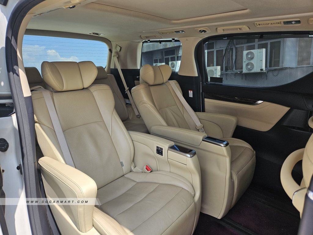 Toyota Alphard 2.5A Elegance Moonroof