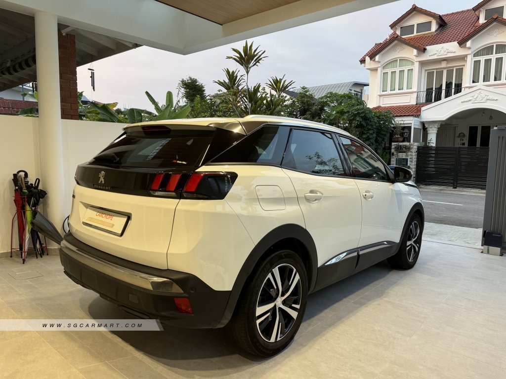 Peugeot 3008 1.6A PureTech EAT8 Allure