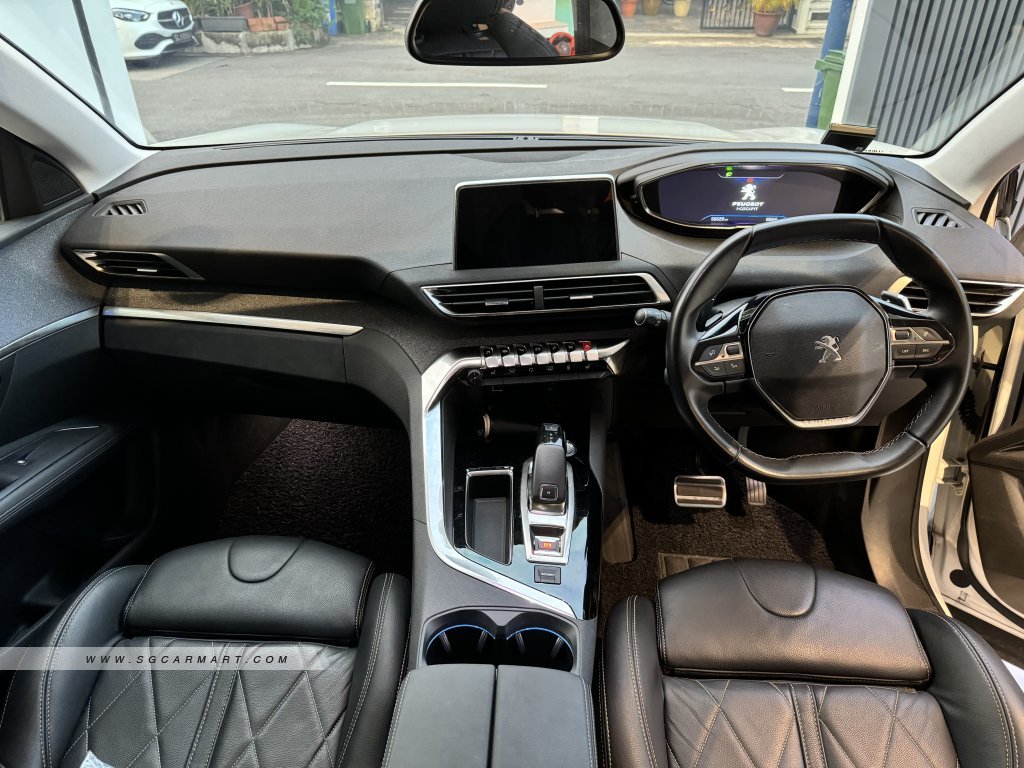 Peugeot 3008 1.6A PureTech EAT8 Allure