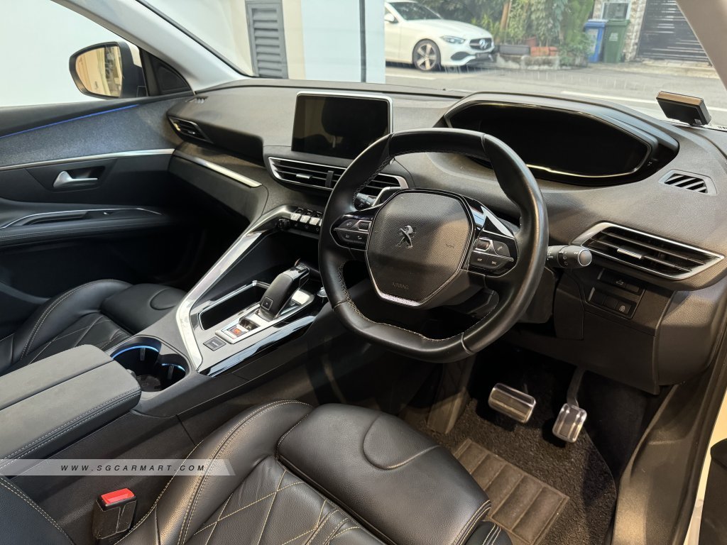 Peugeot 3008 1.6A PureTech EAT8 Allure
