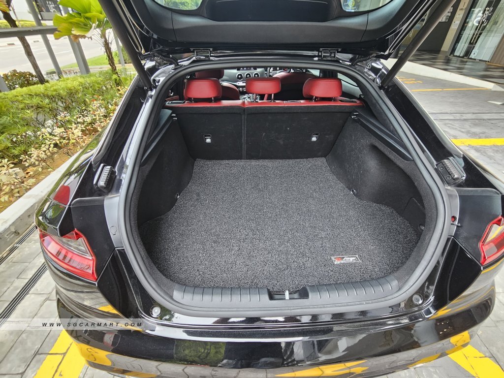 Kia Stinger 2.0A Sunroof