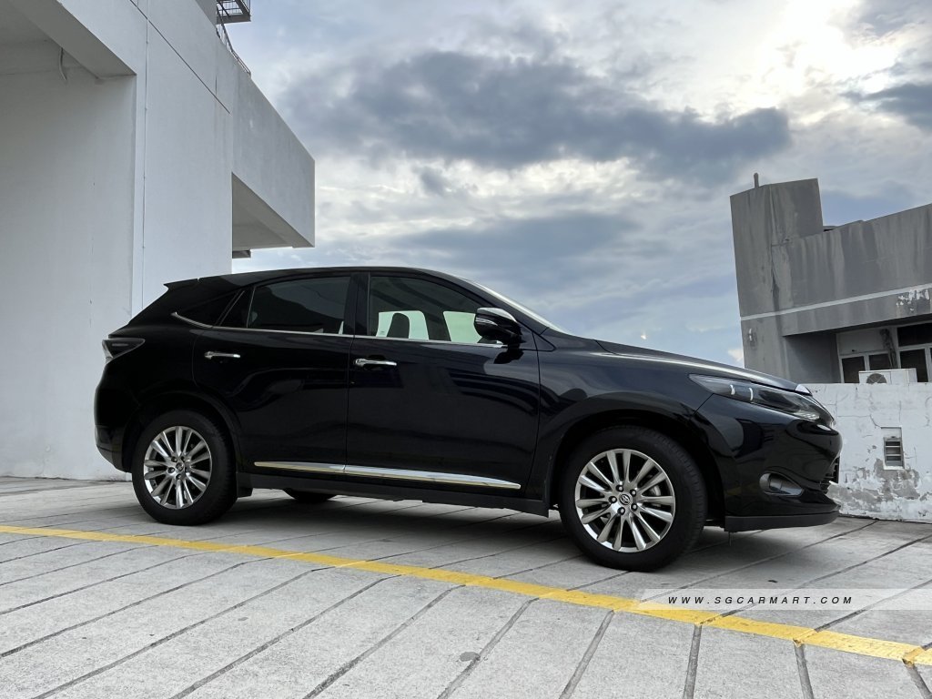 Toyota Harrier 2.0A Premium Panoramic Roof