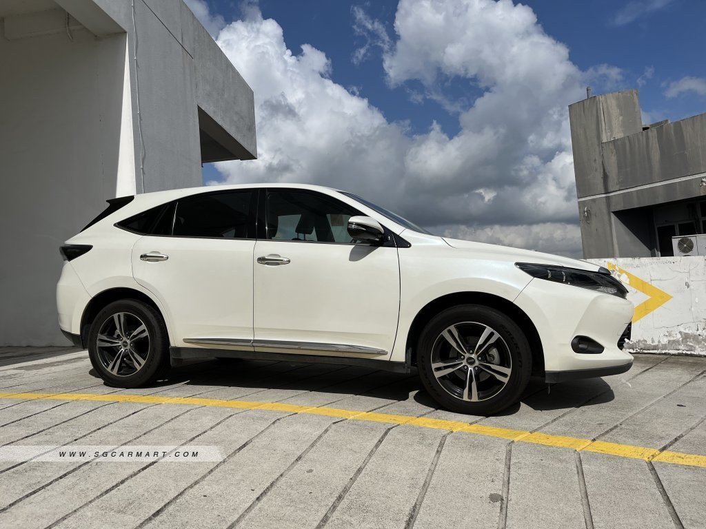 Toyota Harrier 2.0A Elegance Panoramic Roof