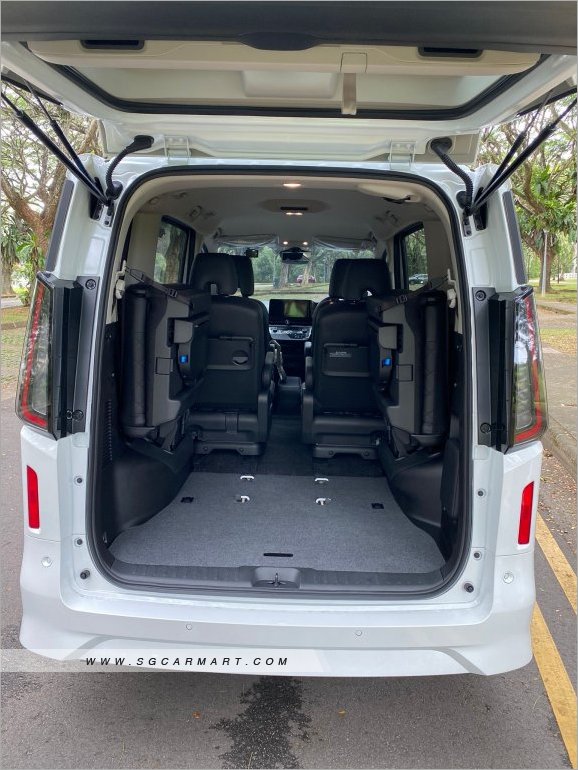 Nissan Serena e-POWER Hybrid 1.4A Highway Star Premium