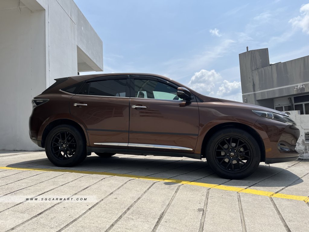 Toyota Harrier 2.0A Elegance Panoramic Roof