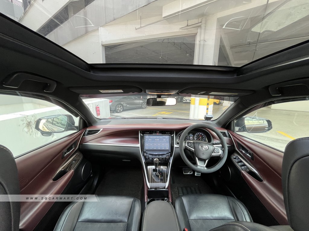 Toyota Harrier 2.0A Elegance Panoramic Roof