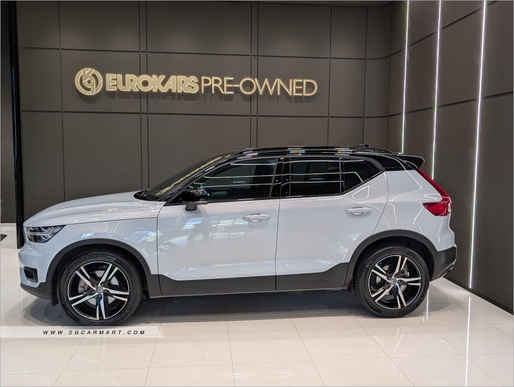 2021 Volvo XC40 T4 R-Design