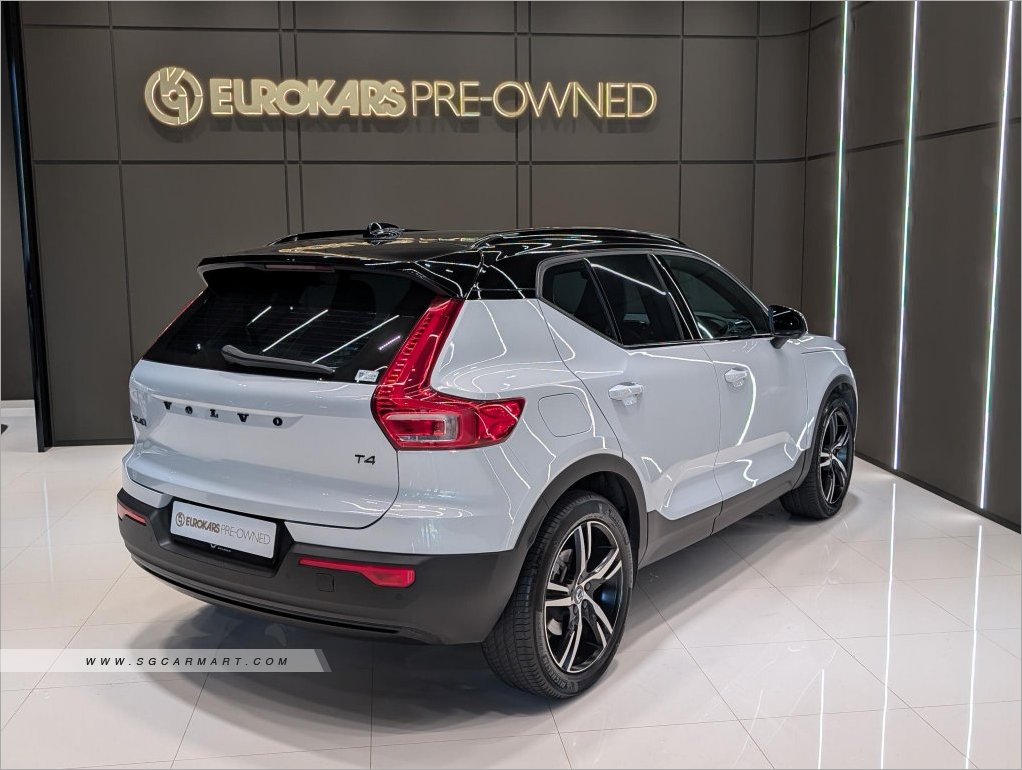 2021 Volvo XC40 T4 R-Design