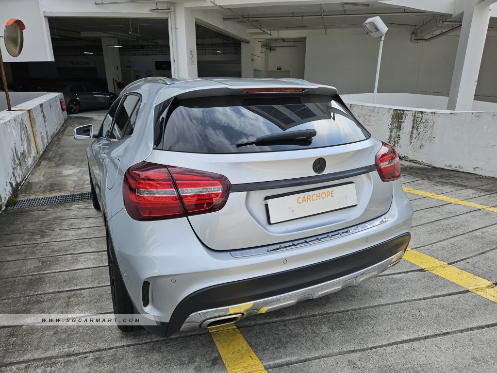 Mercedes-Benz GLA-Class GLA180 AMG Line