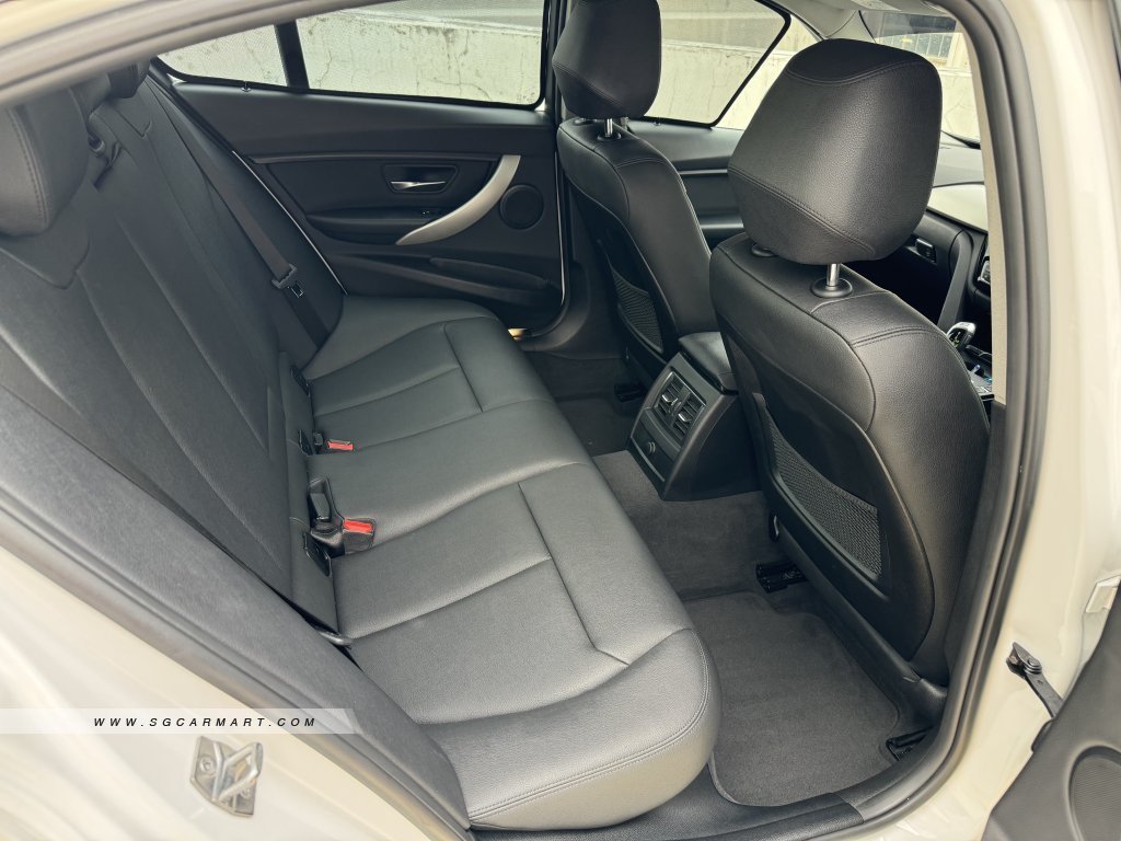 BMW 3 Series 318i