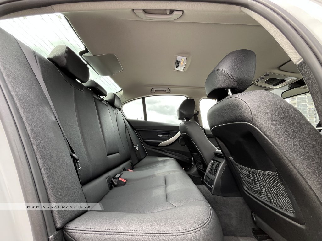 BMW 3 Series 318i