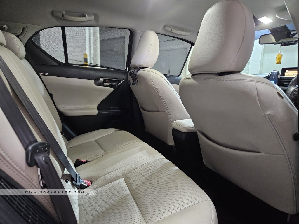 Lexus CT Hybrid CT200h Premium (COE till 04/2031)
